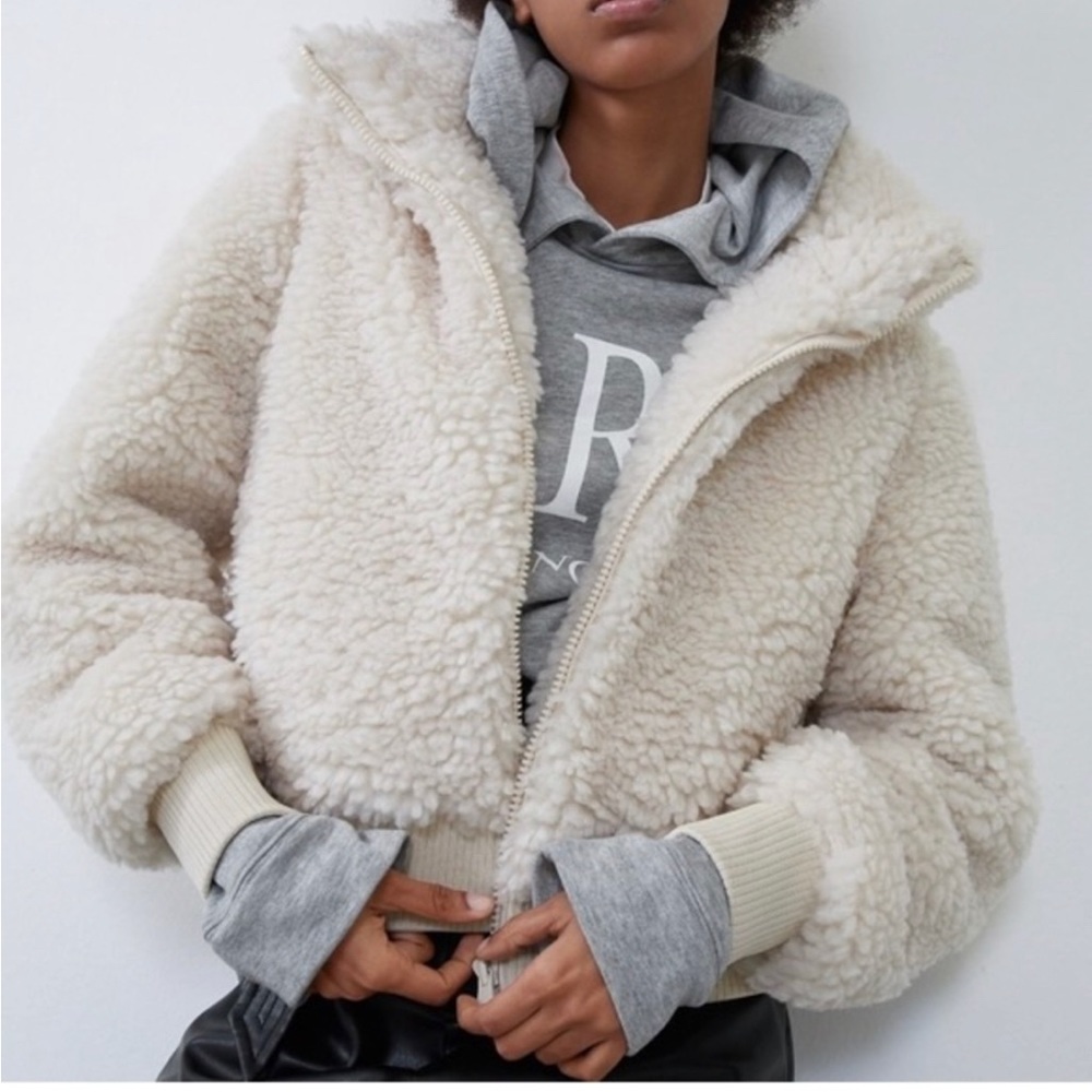 Like new! Zara Cream Fleece Sherpa Zip Front
Bomber Jacket